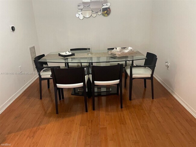 Foto del edificio - 2 br, 2 bath Townhome - 6700 NW 114th Ave ...