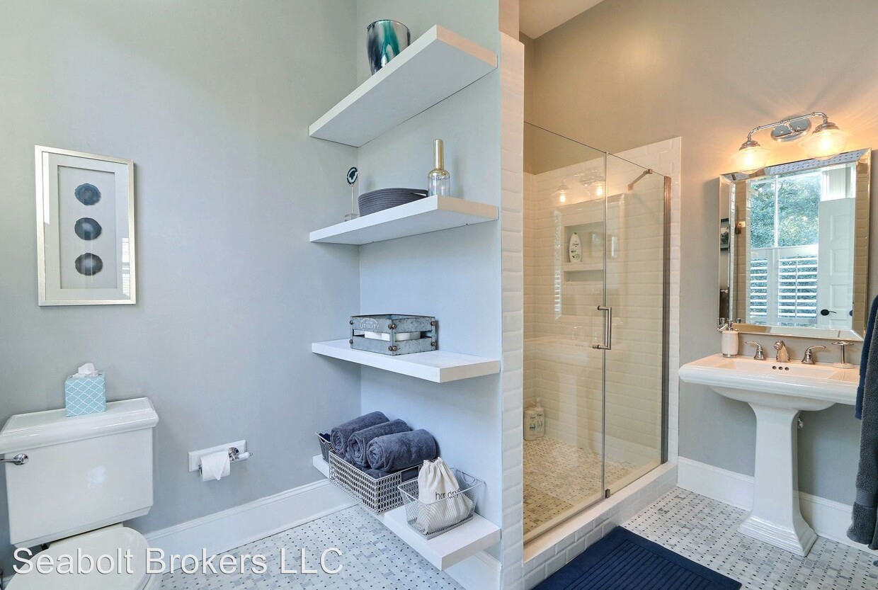 Primary Photo - 4 br, 2.5 bath House - 302 W Park Ave