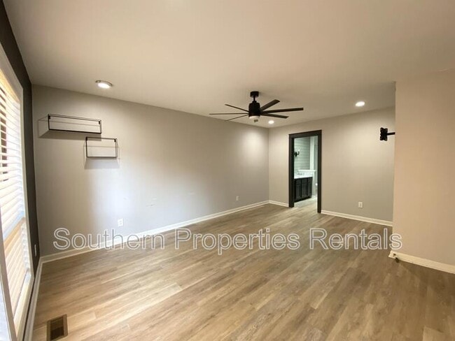 Building Photo - 517 Apple Ln