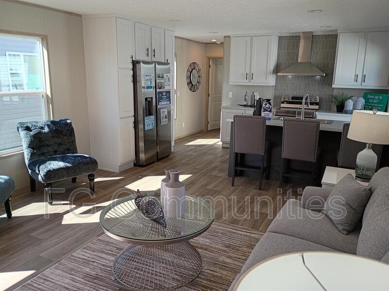 Foto del edificio - 1124 N Bryan Rd