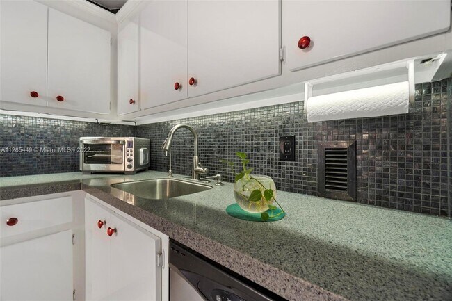 Building Photo - 5750 Collins Ave