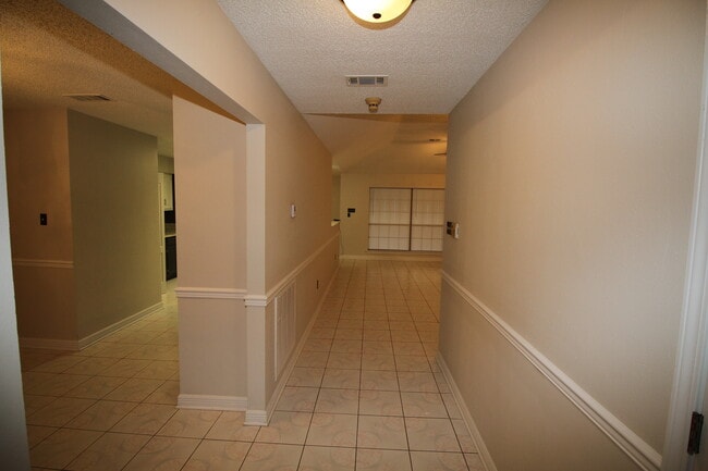 Building Photo - 1124 Orchid Dr