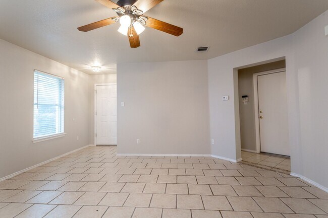Foto del edificio - Cozy 3/BR 2/BA One-Level Home with Covered...