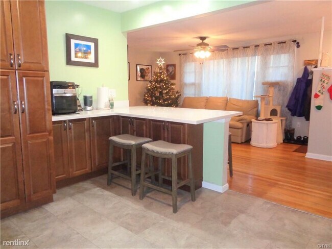Foto del edificio - 3 br, 1 bath House - 38 Wheeler Ave