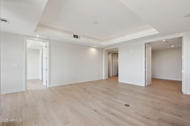 Building Photo - 4240 E Camelback Rd