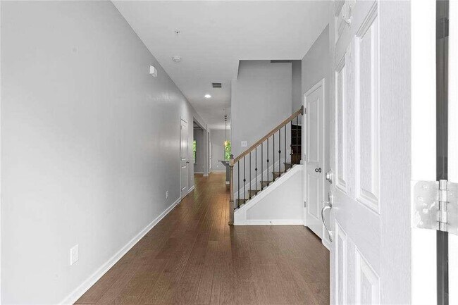 Building Photo - 113 Oakview Passage
