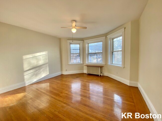 Building Photo - 3 Euston St