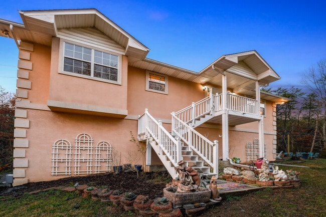Building Photo - 820 Matthews Way