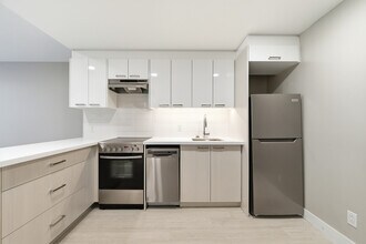 Kitchen #204 - Tour Sherbrooke