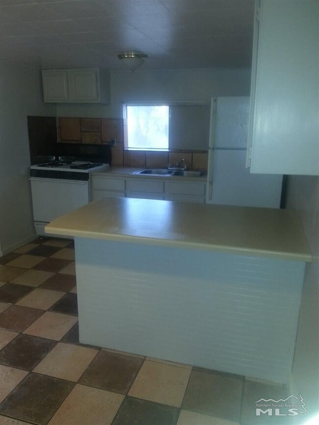 Building Photo - 1420 Chris Ln