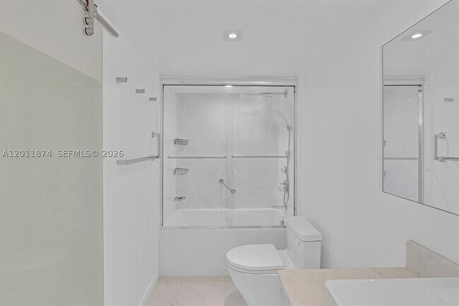 Building Photo - 2500 Parkview Dr