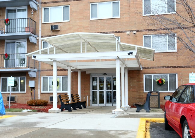 Main Entrance - Waterstone Place 62+