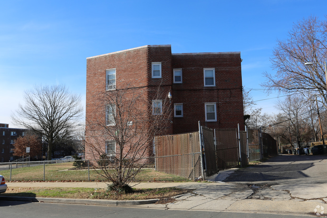 Foto del edificio - 1846 Maryland Ave NE