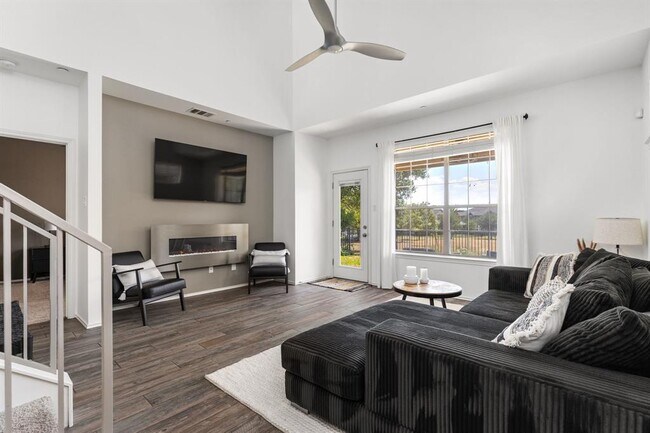 Foto del edificio - 9201 Brodie Ln