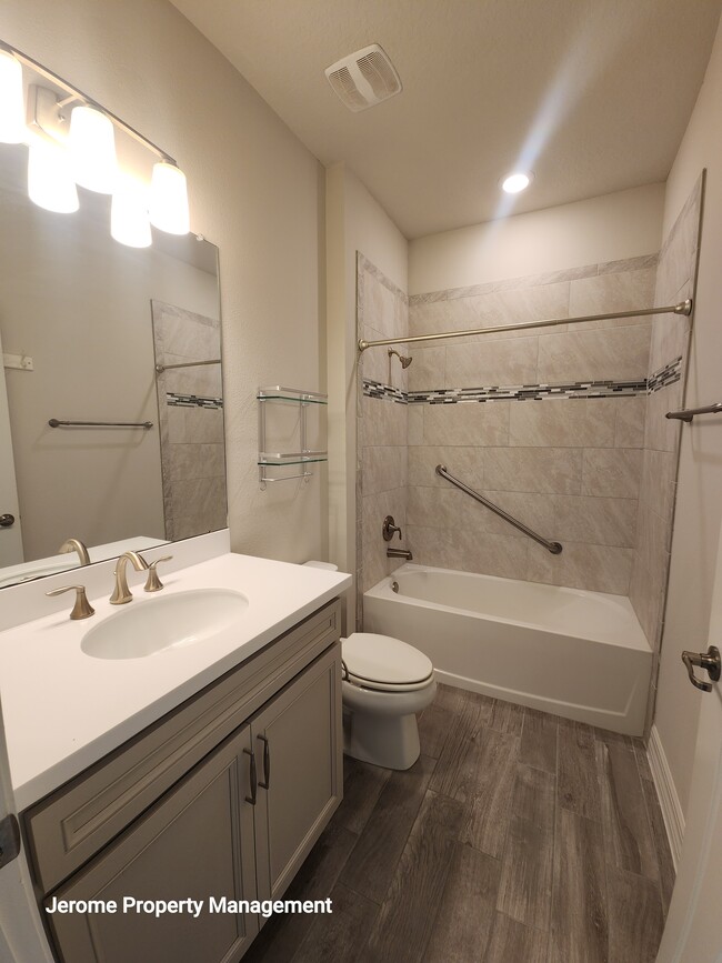 Foto del edificio - 18743 Coastal Shr Ter