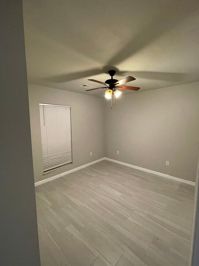 Secondary bedroom - 3313 Pine St