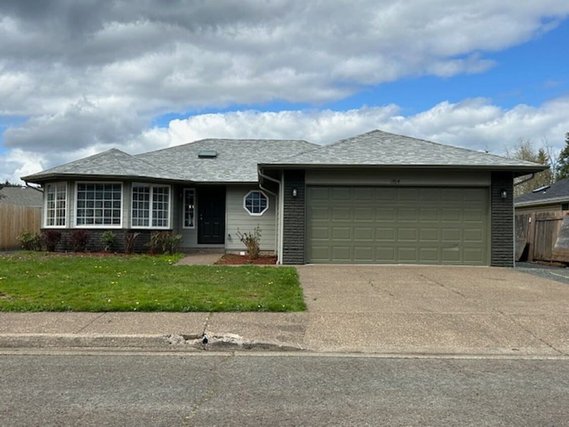 Primary Photo - Home for Rent by Bohemia Elementary