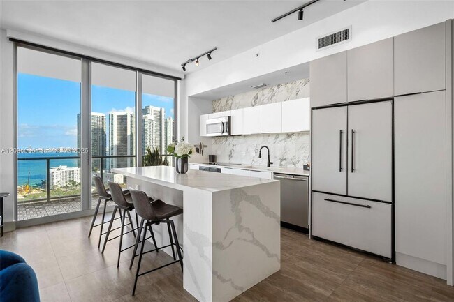 Foto del edificio - 3470 E Coast Ave