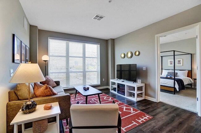 Building Photo - 433 W Rich St