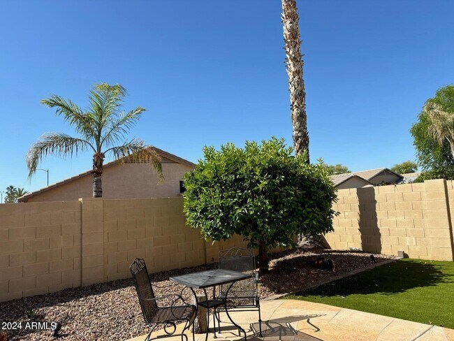 Foto del edificio - 10381 W Yukon Dr