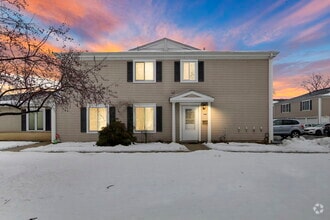 Building Photo - 1561 Quaker Ln