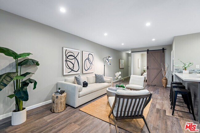 Foto del edificio - 11645 Montana Ave