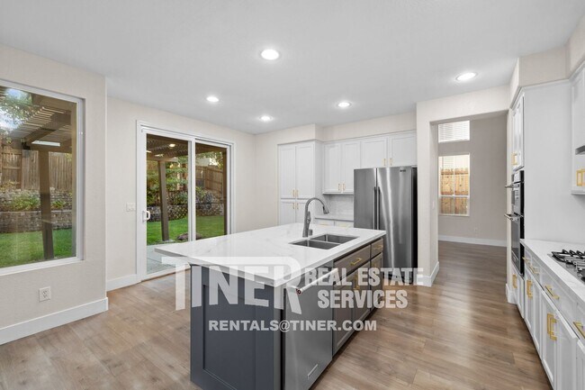 Foto del edificio - 3205 Corniche Ln