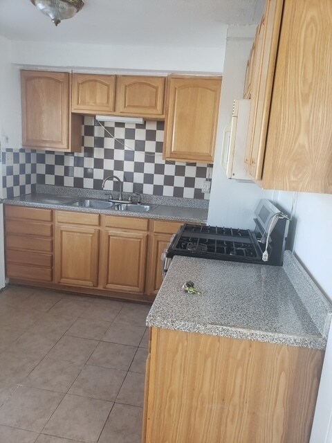 Foto del edificio - 51 Montfort Dr