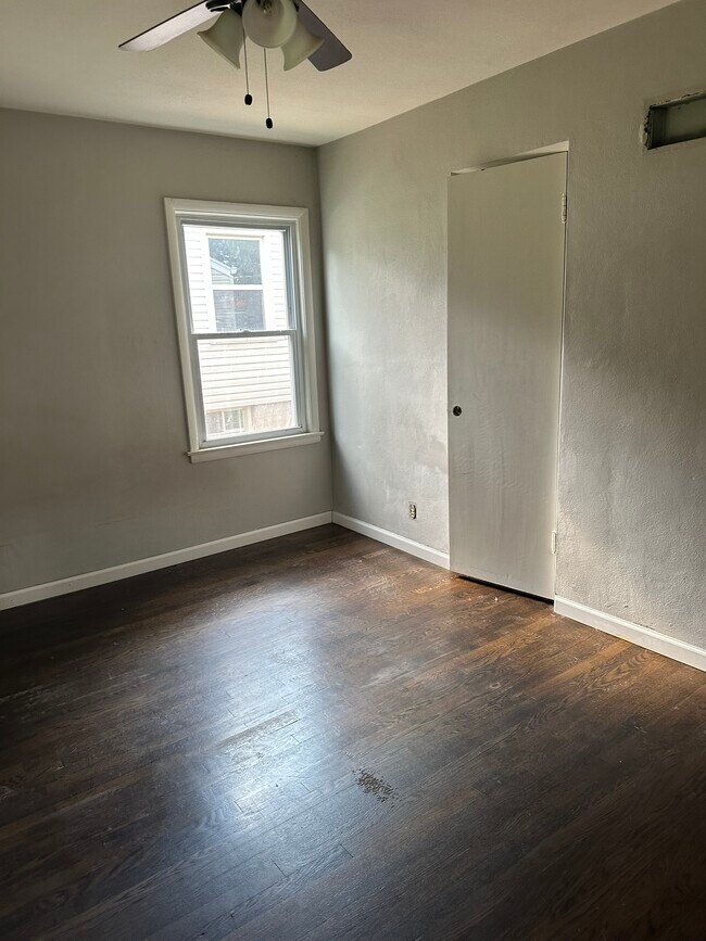 Foto del edificio - 9819 Eastbrook Dr