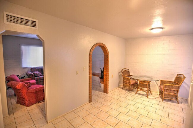 Foto del edificio - Duplex near U of A