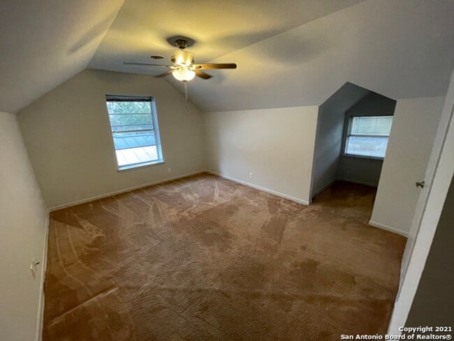 Foto del edificio - Unique 5BR/3B home in desirable Enchanted Forest on 1/4 acre