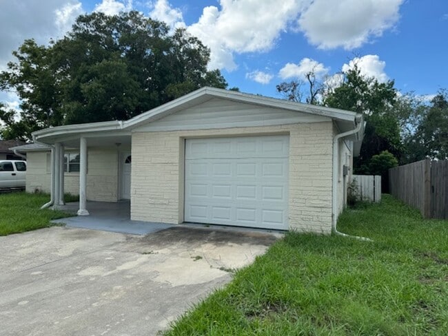 Building Photo - This cozy 2 bedroom 1 bath home in Holiday!