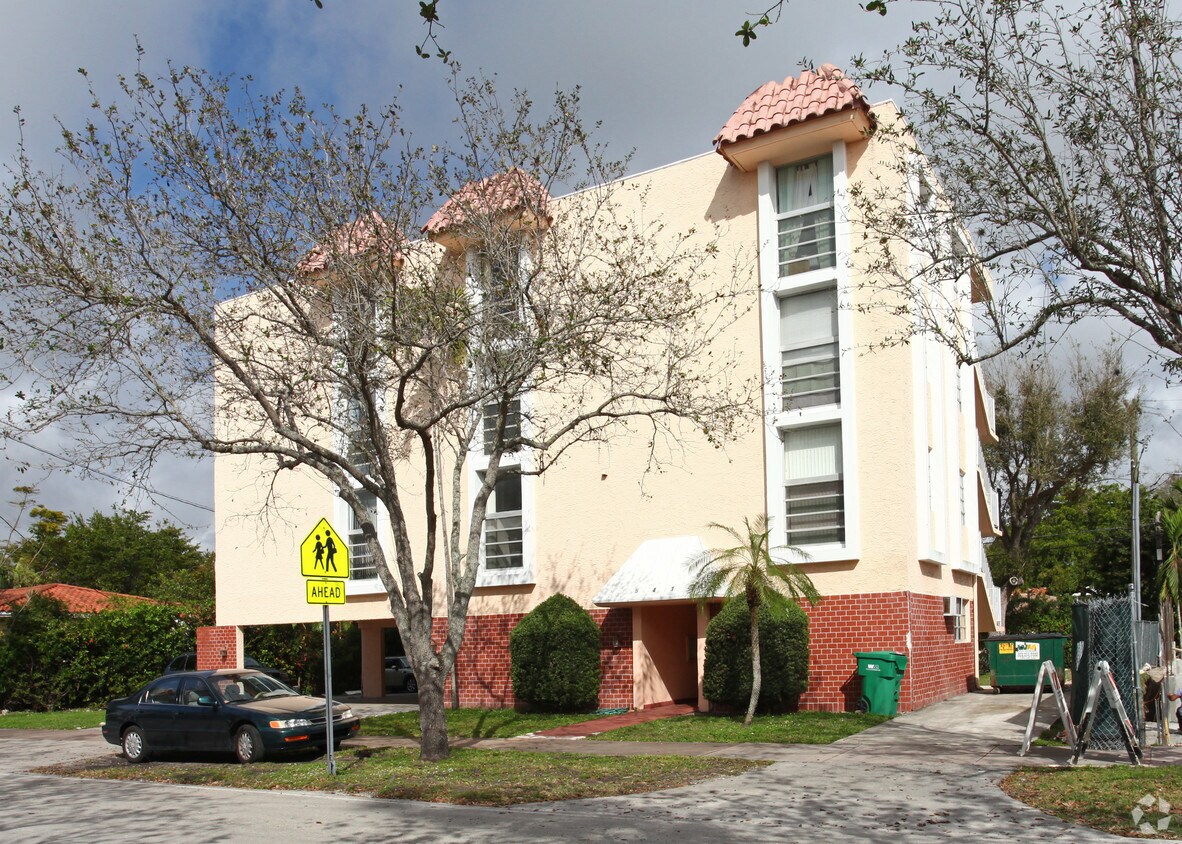 Building Photo - 541 Anastasia Ave