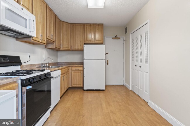 Building Photo - 3701 S George Mason Dr