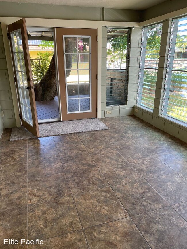 Building Photo - 3 br, 1.5 bath House - 327 Kihapai St