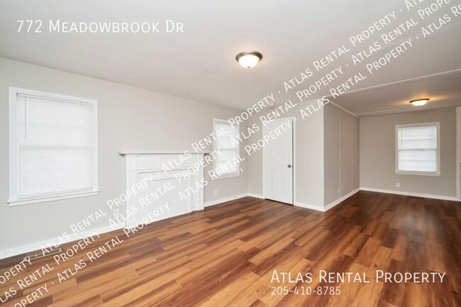 Foto del edificio - 772 Meadowbrook Dr