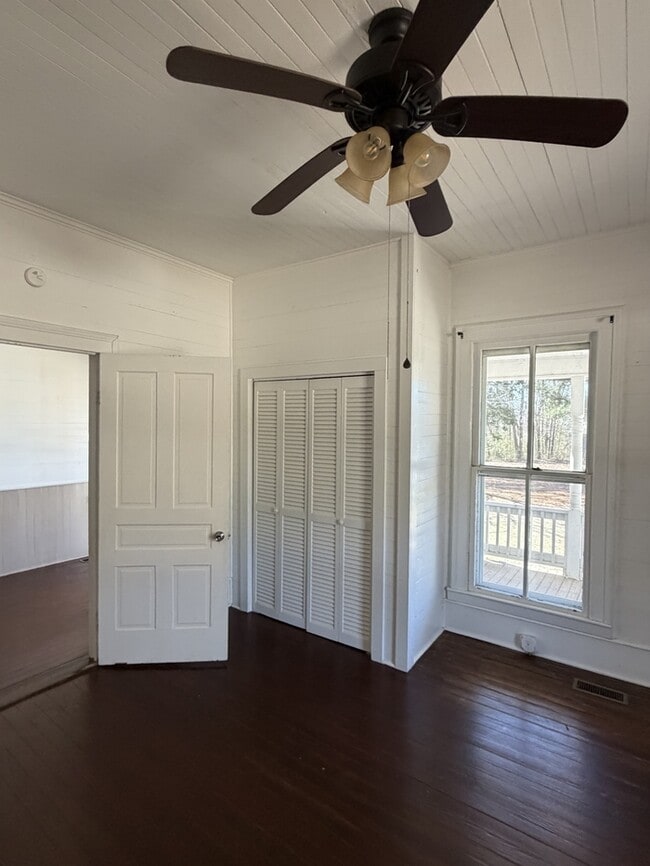 Building Photo - 411 Latham Ln