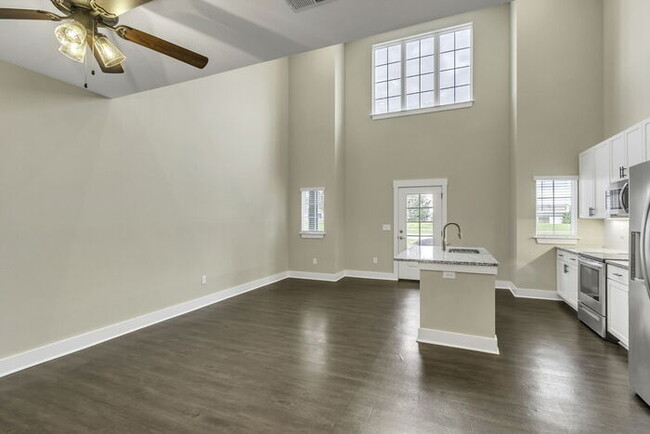 Building Photo - Modern 2 Bedroom Townhome on the Swamp Rab...