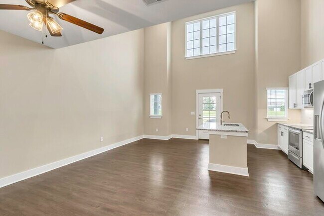 Foto del edificio - Modern 2BD Townhome on the Swamp Rabbit Trail