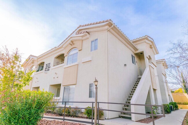 Foto del edificio - Stylish Summerlin Condo in Gated Red Bluffs — Resort Living at Its Best