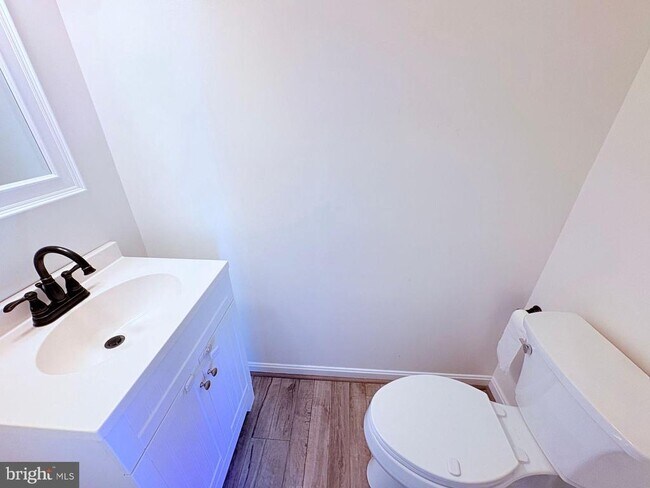 Foto del edificio - 12010 Glen Alden Rd