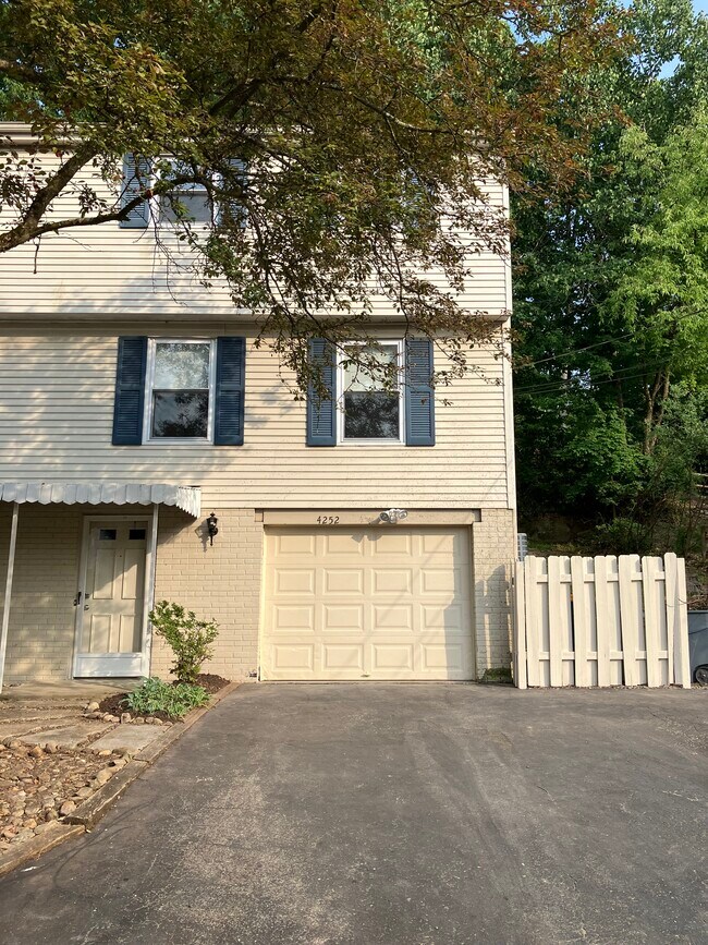 4252 Sample Ct, Allison Park, PA 15101 Townhouse for Rent in Allison