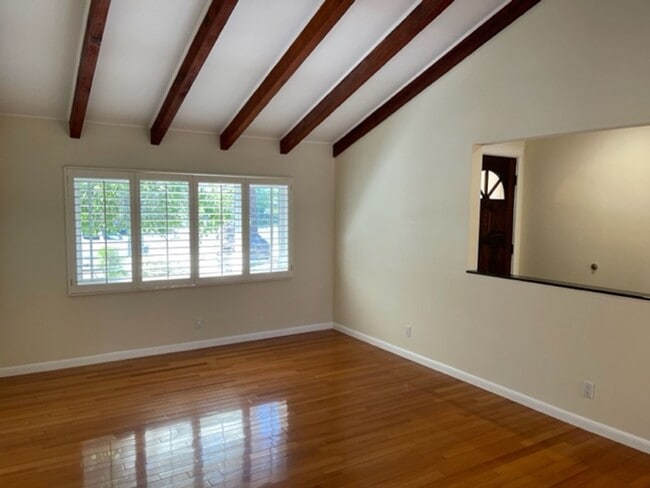 Building Photo - Wonderful 4 bedroom, single level home in ...