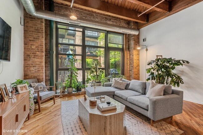 Living Room - 1040 W Adams St