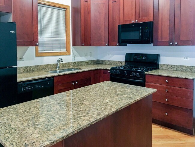 Foto del edificio - 2540 N. Southport