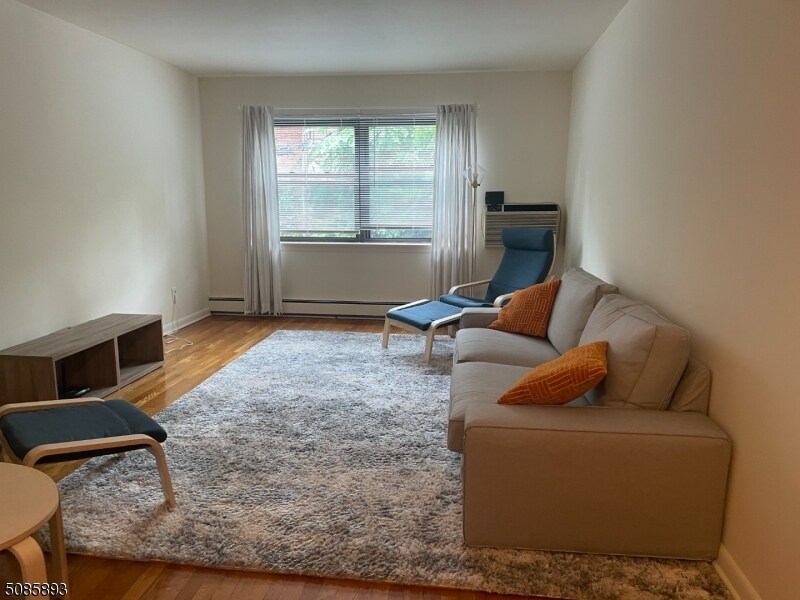 Primary Photo - 16 Roosevelt Pl