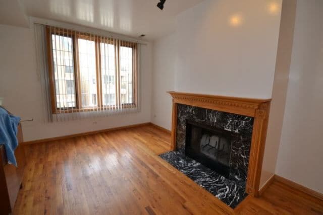 Building Photo - 1427 W Walton St