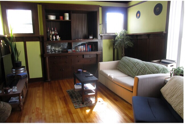 Foto del edificio - 149 E Gilman St