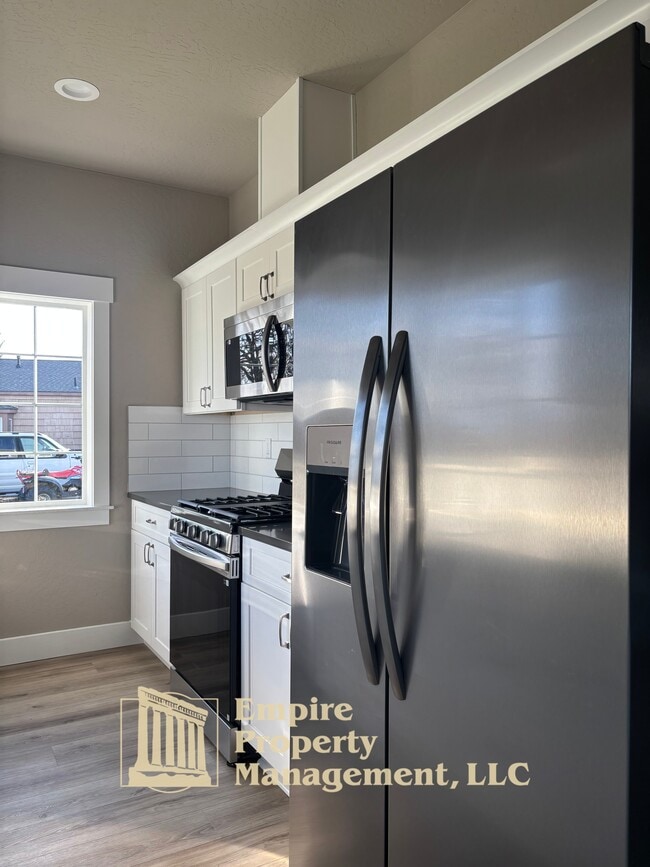 Building Photo - 1656 Irvine Wy