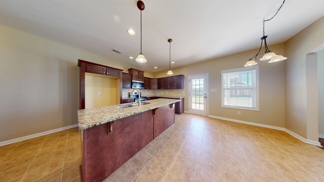 Building Photo - Nice 4 Bedroom Home in Solamere